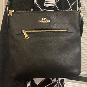 Coach Rowan File Messenger – Black Pebbled Leather, Gold Hardware